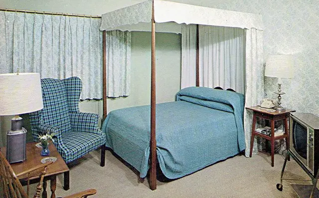 American Motel and Hotel Bedrooms Through Vintage Postcards From the 1950s and 1960s