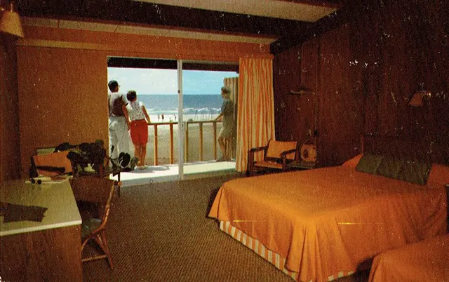 American Motel and Hotel Bedrooms Through Vintage Postcards From the 1950s and 1960s