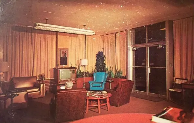 American Motel and Hotel Bedrooms Through Vintage Postcards From the 1950s and 1960s