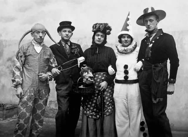 Vintage Halloween Photos Show How People Celebrated in the 1970s and 1990s