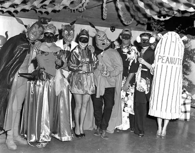 Vintage Halloween Photos Show How People Celebrated in the 1970s and 1990s