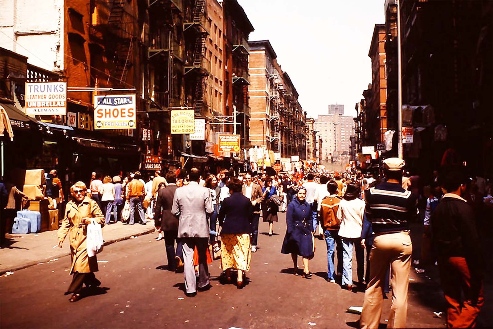 Vintage Color Photos Capture New York City Streets and Daily Life in 1980