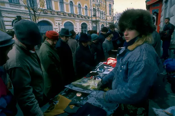 Vintage Photos Show the Street Fashion of Young Russian Women in the 1990s
