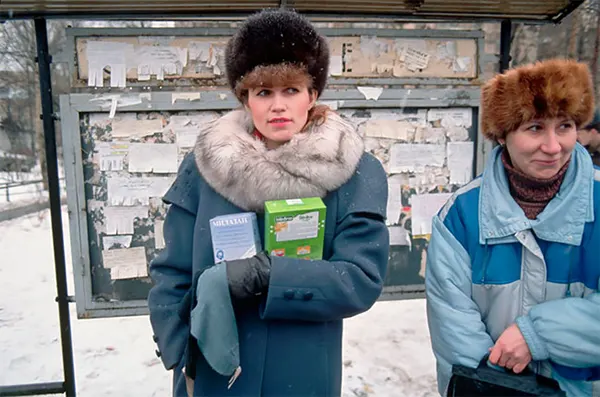 Vintage Photos Show the Street Fashion of Young Russian Women in the 1990s