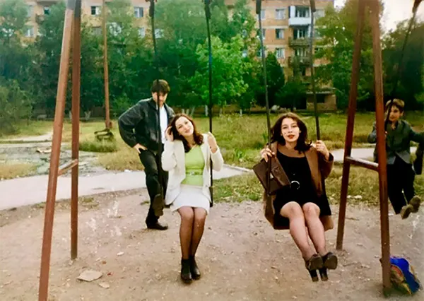 Vintage Photos Show the Street Fashion of Young Russian Women in the 1990s