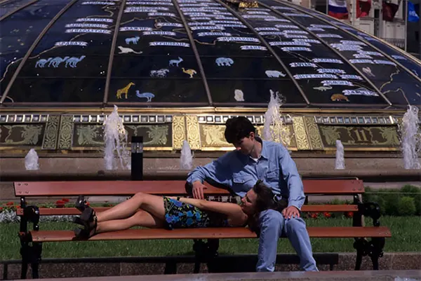 Vintage Photos Show the Street Fashion of Young Russian Women in the 1990s