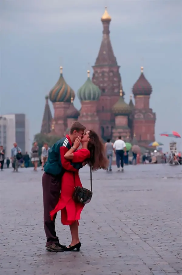 Vintage Photos Show the Street Fashion of Young Russian Women in the 1990s